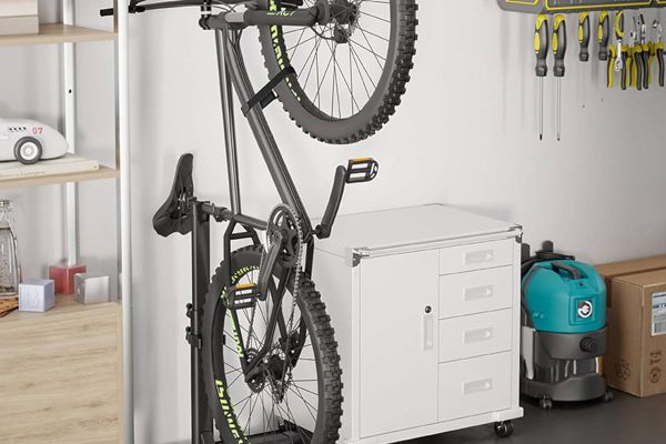 Para guardar la bici con estilo dentro de casa o en el garaje: soporte vertical Mimoke