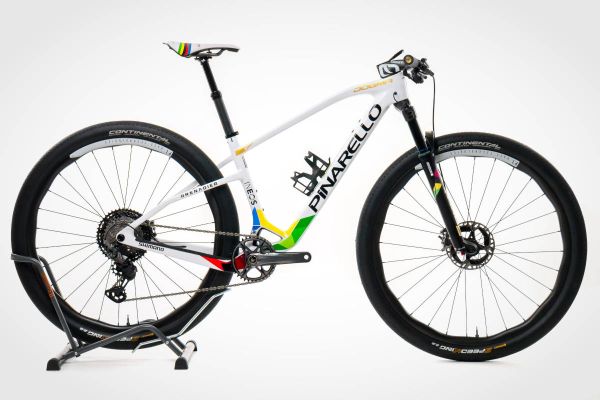La Pinarello Dogma XC de Tom Pidcock para los JJ.OO. de París 2024, disponible en subasta exclusiva en Bikeroom