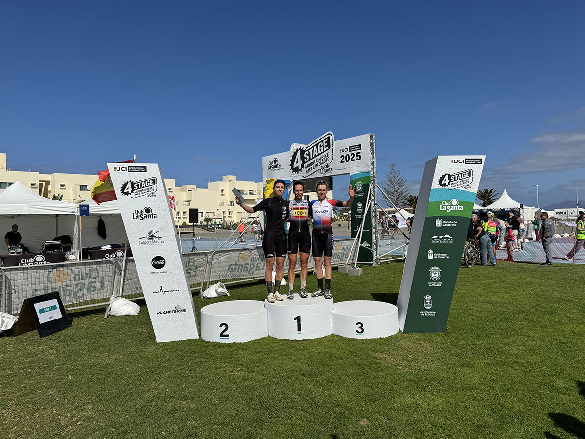 Smeenge y Kortekaas defienden el liderato en la jornada decisiva de la 4 Stage MTB Race Lanzarote 2025