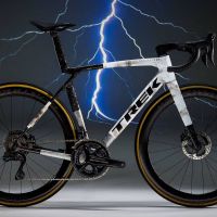 Trek Bikes celebra 25 años de arte ciclista con el acabado Terrestrial del programa Project One ICON