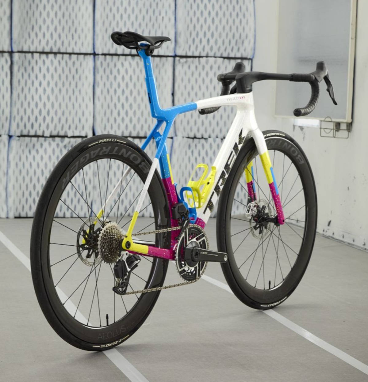 Trek Madone SLR con pintura Project One ICON Untitled No. 25. Imagen: Trek Bikes