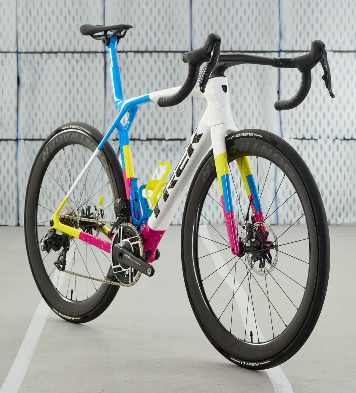 Trek Madone SLR con pintura Project One ICON Untitled No. 25. Imagen: Trek Bikes