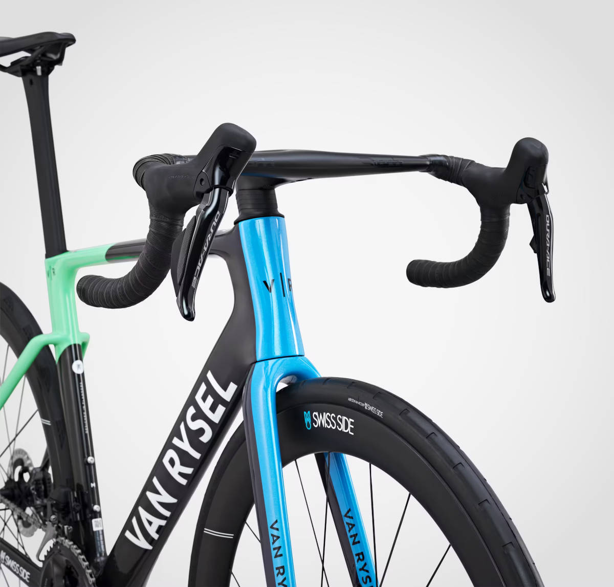 Van Rysel RCR Pro Réplica Decathlon AG2R La Mondiale. Imagen: Decathlon