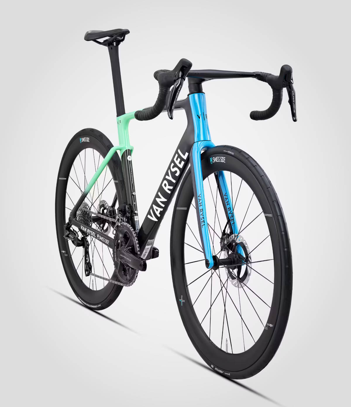 Van Rysel RCR Pro Réplica Decathlon AG2R La Mondiale. Imagen: Decathlon