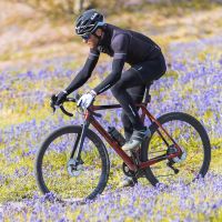 Perneras y manguitos: dos accesorios esenciales en la temporada de entretiempo