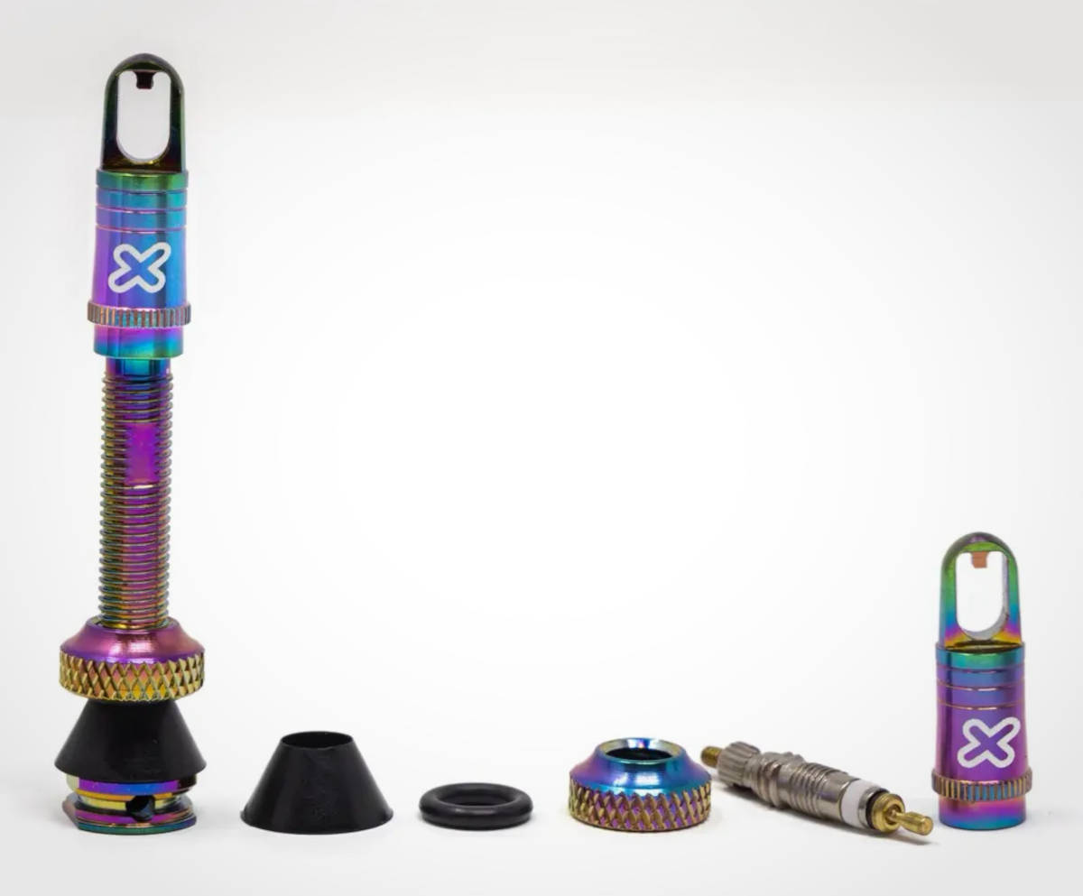Válvula Tubeless en color Rainbow. Imagen: X-Sauce