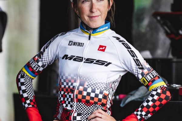 Yana Belomoina: la resiliencia sobre dos ruedas que inspira a Ucrania