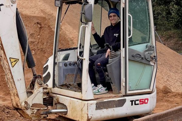 Adolf Silva muestra nuevos avances en su recuperación y abre una nueva etapa personal en la serie 'Still Loco'