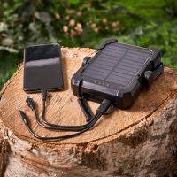ALDI lanza una batería solar portátil por 14,99 euros pensada para ciclistas y aventureros que no quieren quedarse sin energía