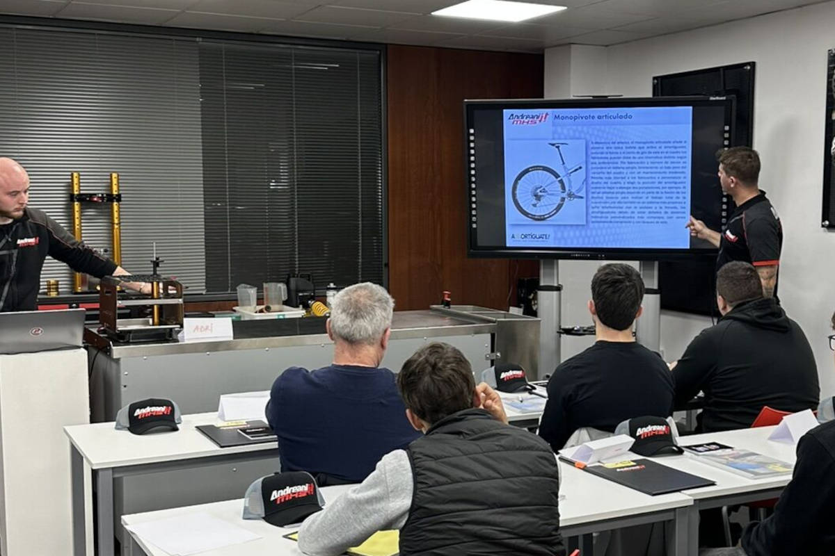 Curso avanzado de suspensiones MTB. Imagen: AndreaniMHS