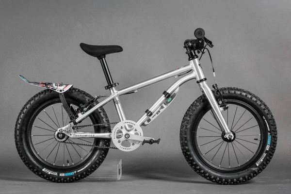 Ass Savers entra en el ciclismo infantil con Bumbinos, unos guardabarros pensados para acabar con el barro