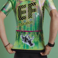 ASSOS y el EF Pro Cycling llevan al Giro de Italia 2026 un maillot llegado de otro planeta