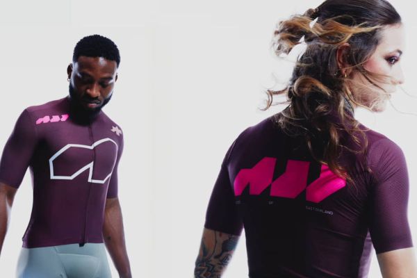 ASSOS celebra 50 años con un maillot de edición limitada que recupera el origen de su icónico logo