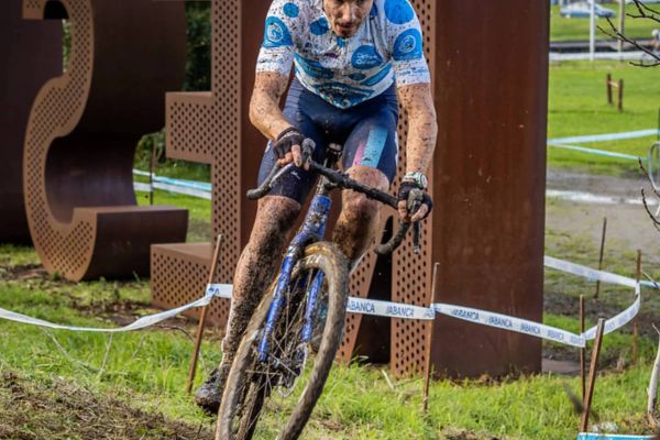 Un conductor ebrio atropella al campeón gallego de Ciclocross Samuel González, ingresado en estado grave