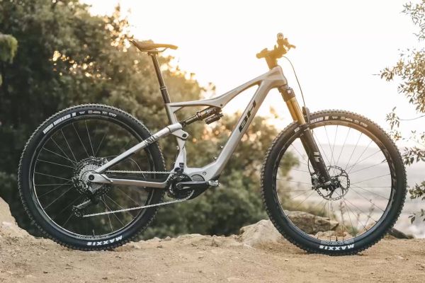 BH refuerza su gama iLynx+ SL de carbono con más autonomía de serie y pesos que arrancan en 18.8 kg