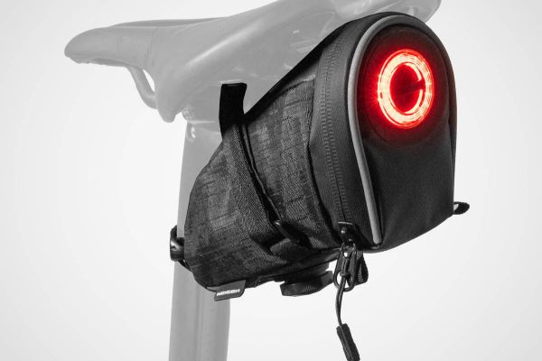 Scicon lleva la luz trasera a un sitio inesperado con su nueva bolsa de sillín compacta