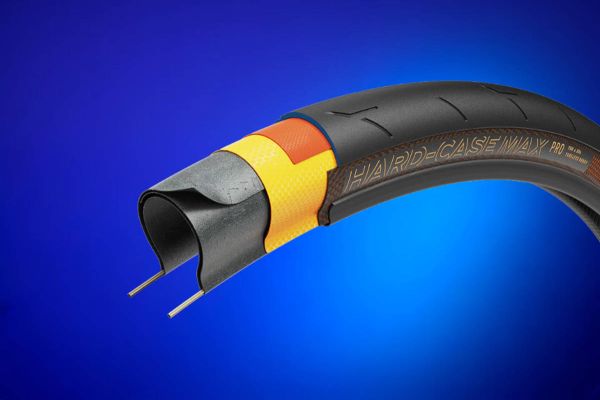 Bontrager refuerza su gama de carretera con la Hard-Case Max Pro TLR, una cubierta pensada para olvidarse de los pinchazos