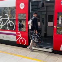 Brompton y Renfe prueban una nueva fórmula para ganar la última milla del Cercanías