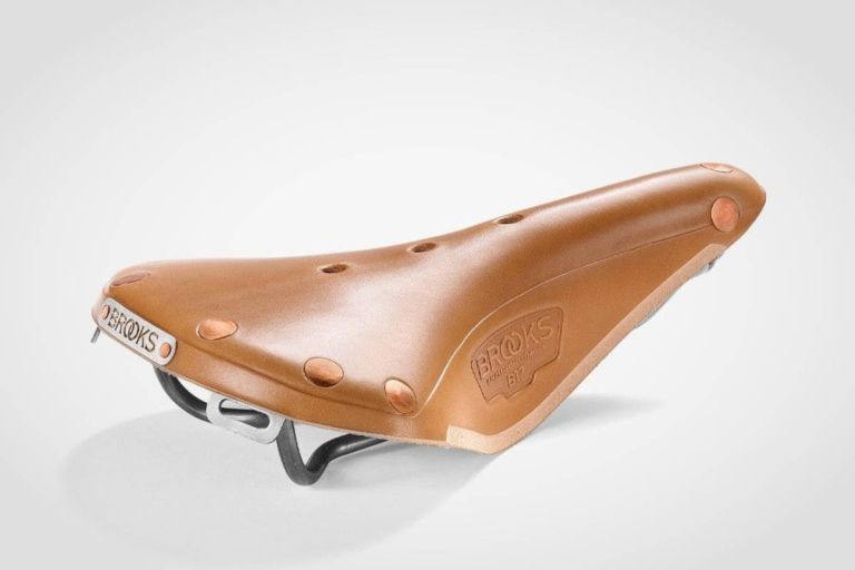 Brooks reinventa su sillín más icónico tras más de un siglo: así es el nuevo B17 Utmost de 300 euros