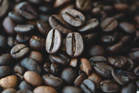 Cafeína y ciclismo: cómo puede mejorar el rendimiento y cuándo empieza a convertirse en un problema