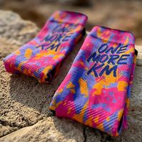 Los calcetines trueWOD llevan el mensaje motivacional al ciclismo sin olvidar lo que importa sobre la bici