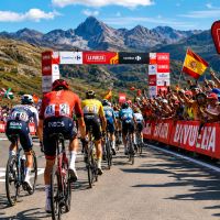 El calendario WorldTour 2027 se mueve por los Mundiales: La Vuelta cambia de sitio y el ciclismo femenino gana peso