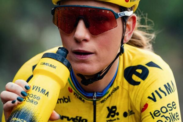 CamelBak entra en el WorldTour con el Team Visma | Lease a Bike y convierte la hidratación en un nuevo campo de batalla tecnológico