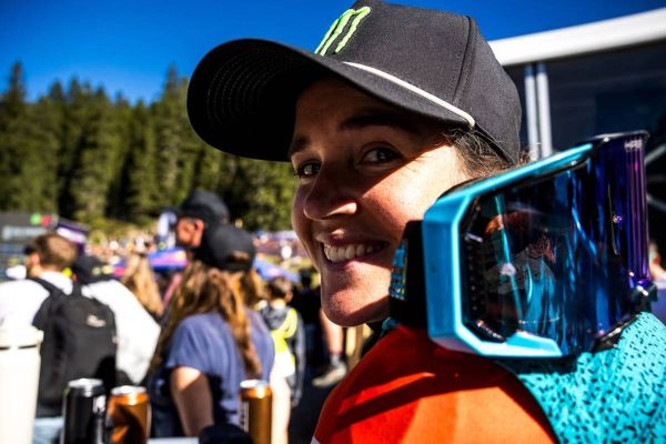 Camille Balanche inicia una nueva etapa junto a Pivot tras cerrar su carrera en la Copa del Mundo