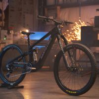 Cane Creek entra de lleno en el Enduro con una horquilla invertida de 180 mm de recorrido