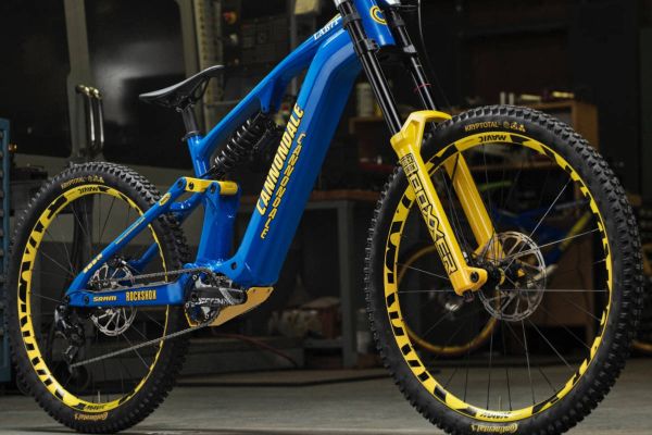 Cannondale rescata una idea de 1998 con la Noterra Fulcrum, una bici de DH tan extraña como actual