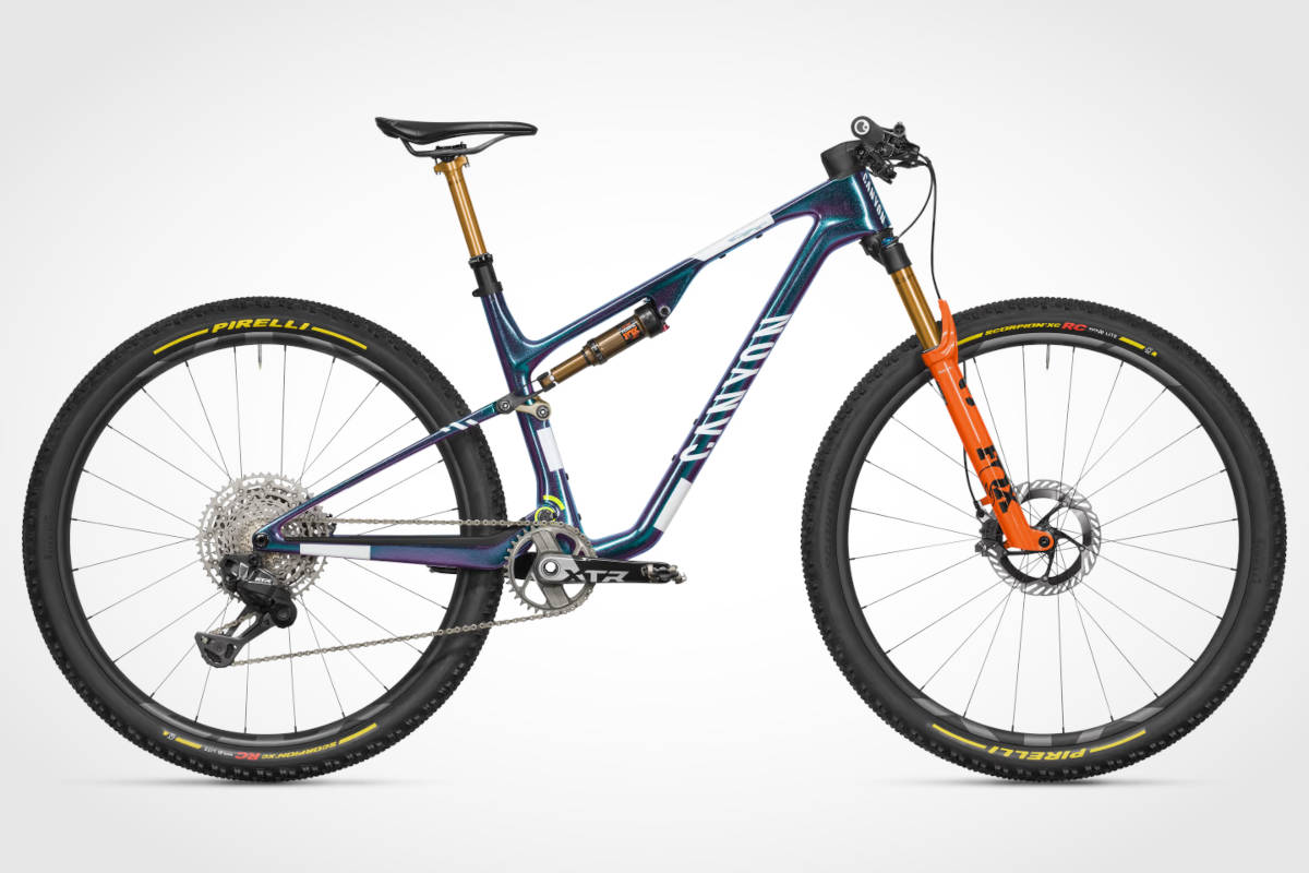 Canyon Lux World Cup CFR XTR Di2 2027. Imagen: Canyon Bicycles