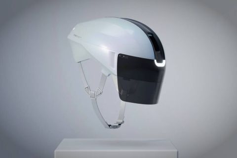 Canyon muestra un casco con pantalla integrada que anticipa peligros y lleva la seguridad ciclista a otro nivel