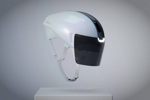 Canyon muestra un casco con pantalla integrada que anticipa peligros y lleva la seguridad ciclista a otro nivel
