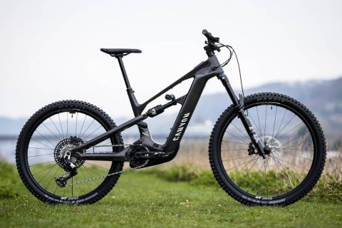 Canyon Strive:ON 2027: más potencia Bosch y chasis reforzado para una e-MTB de Enduro sin complejos