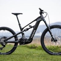 Canyon Strive:ON 2027: más potencia Bosch y chasis reforzado para una e-MTB de Enduro sin complejos