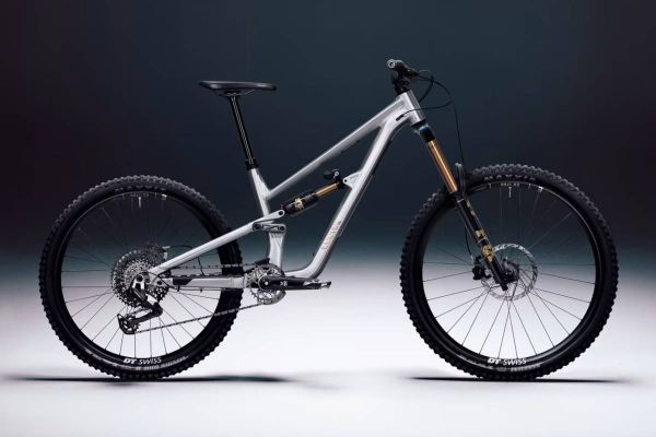 Canyon Torque AL 2026: 180 mm de recorrido, geometría ajustable y una versión DH desde solo 2.499 euros