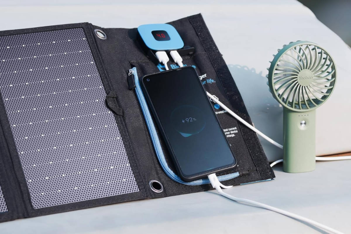 Cargador solar portátil 28W BigBlue. Imagen: BigBlue