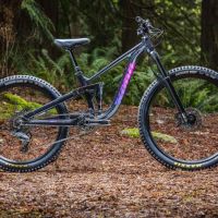 Kona cambia de jefe sin romper con su pasado: Charles Russell toma el mando de una marca en reconstrucción