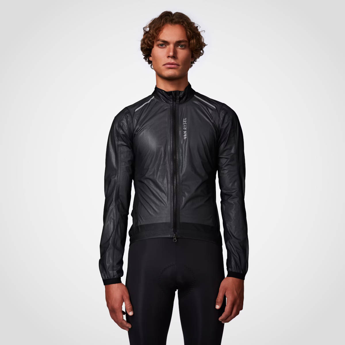 Chubasquero Van Rysel Ultralight. Imagen: Decathlon
