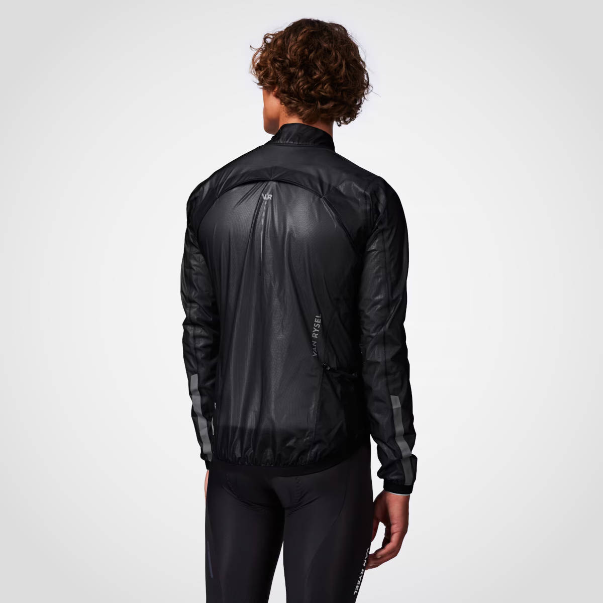 Chubasquero Van Rysel Ultralight. Imagen: Decathlon