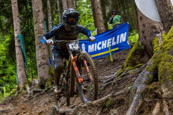 Maples y Cabirou doman el barro de Leogang antes de unas finales de Descenso cargadas de tensión