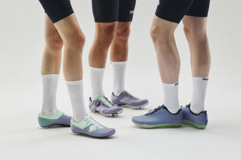 Fizik TONES: la nueva colección anual que cambia el color de zapatillas, cascos y accesorios cada temporada