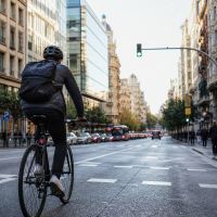 Cómo empezar en el ciclismo urbano: claves prácticas para moverte en bici por la ciudad