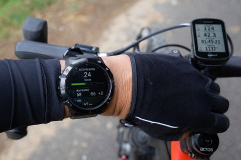 Cómo interpretar Body Battery, HRV y recuperación para entrenar mejor en bicicleta