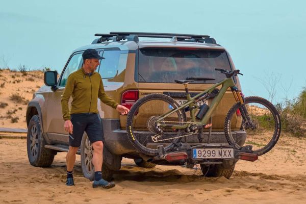 CRUZ Axler: el nuevo portabicicletas plegable para bola que apunta al transporte de e-Bikes