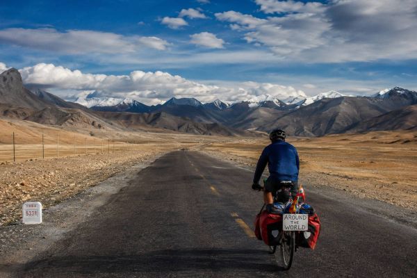 ¿Cuánto tiempo se tardaría en dar la vuelta al mundo en bicicleta? La respuesta depende de mucho más que los kilómetros