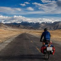 ¿Cuánto tiempo se tardaría en dar la vuelta al mundo en bicicleta? La respuesta depende de mucho más que los kilómetros