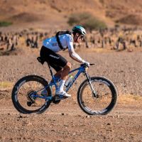 Titan Desert Morocco 2026: la etapa más dura rompe a Luis León y refuerza a Maté y Kortekaas