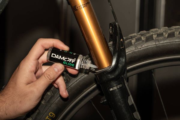 Damoff Glide: el lubricante español que promete devolver suavidad a suspensiones y tijas telescópicas