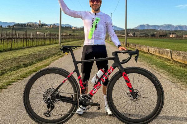 Nino Schurter prueba el gravel y deja una primera señal: quinto puesto y sensaciones encontradas en Italia